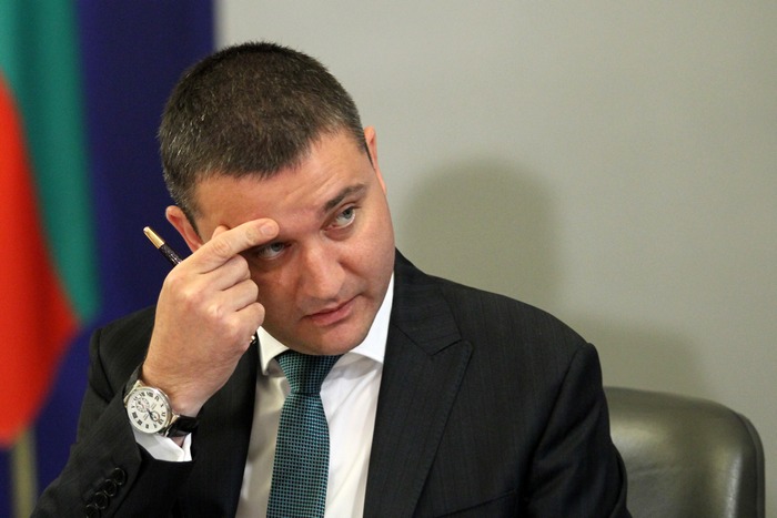 Допълнителен 17% данък „уикенд“ обсъжда министър Горанов